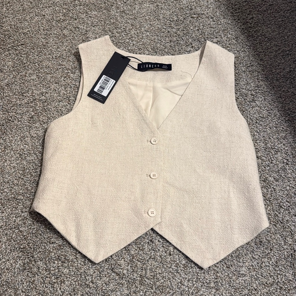 Lioness oatmeal vest US 0 NWT
